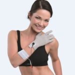 Handschuh-Textilelektrode in der Anwendung für TENS/EMS