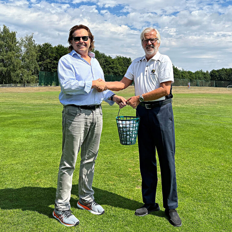 v.l.n.r.: Joachim Heller (Geschäftsführer HELLER MEDIZINTECHNIK GmbH & Co. KG), Günther Bachor (Präsident Attighof Golf & Country Club)